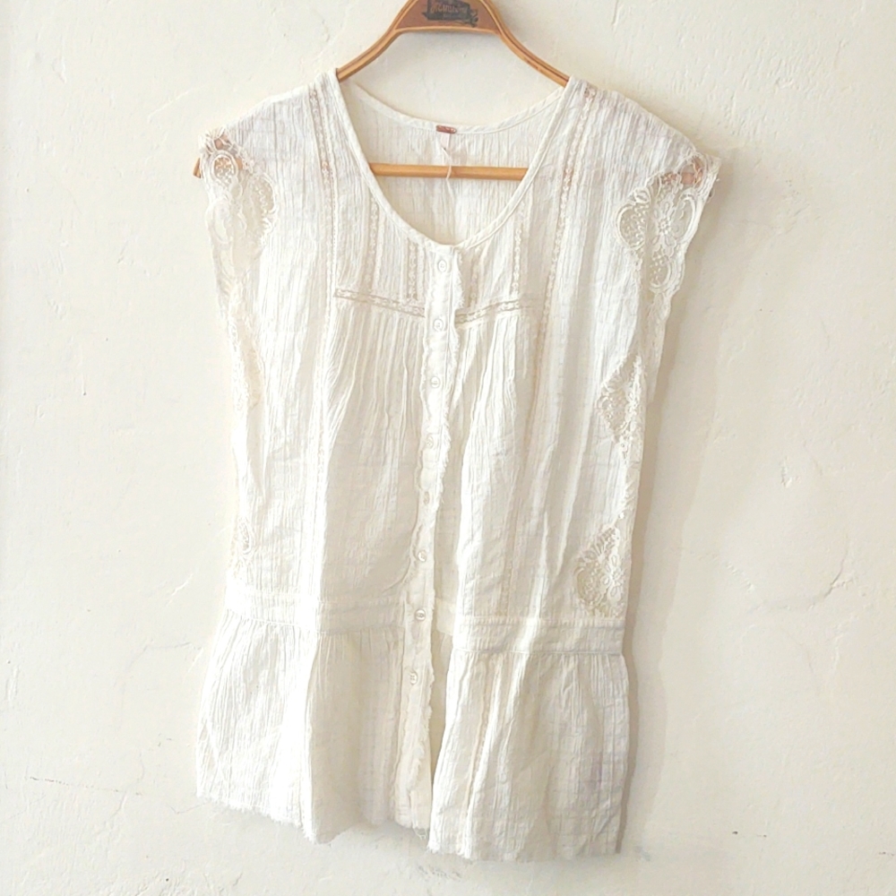 Free People NWOT Size Small flowy cream/off white viscose cotton top